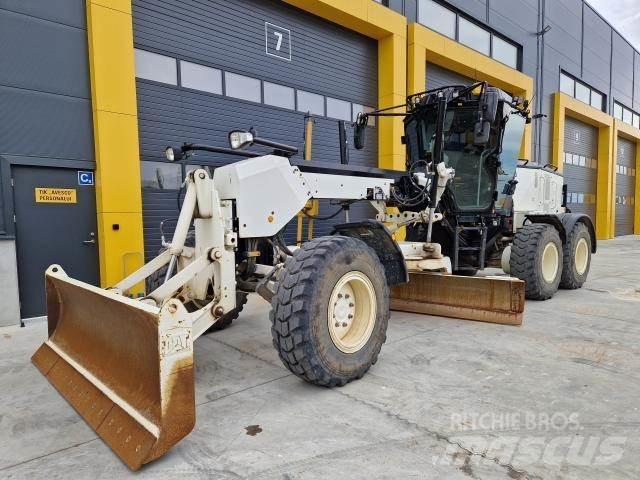 CAT 120AWD Motoniveladoras