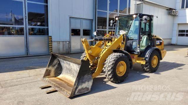 CAT 906M Cargadoras sobre ruedas