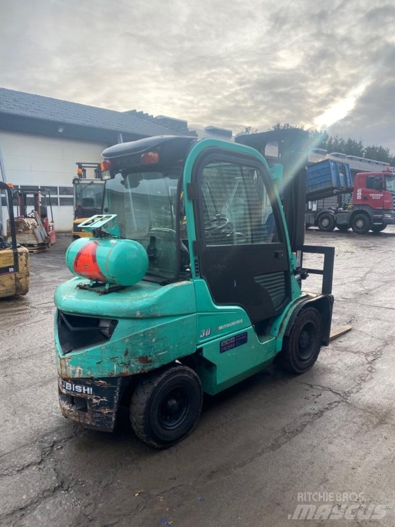 Mitsubishi FG 30 Carretillas LPG