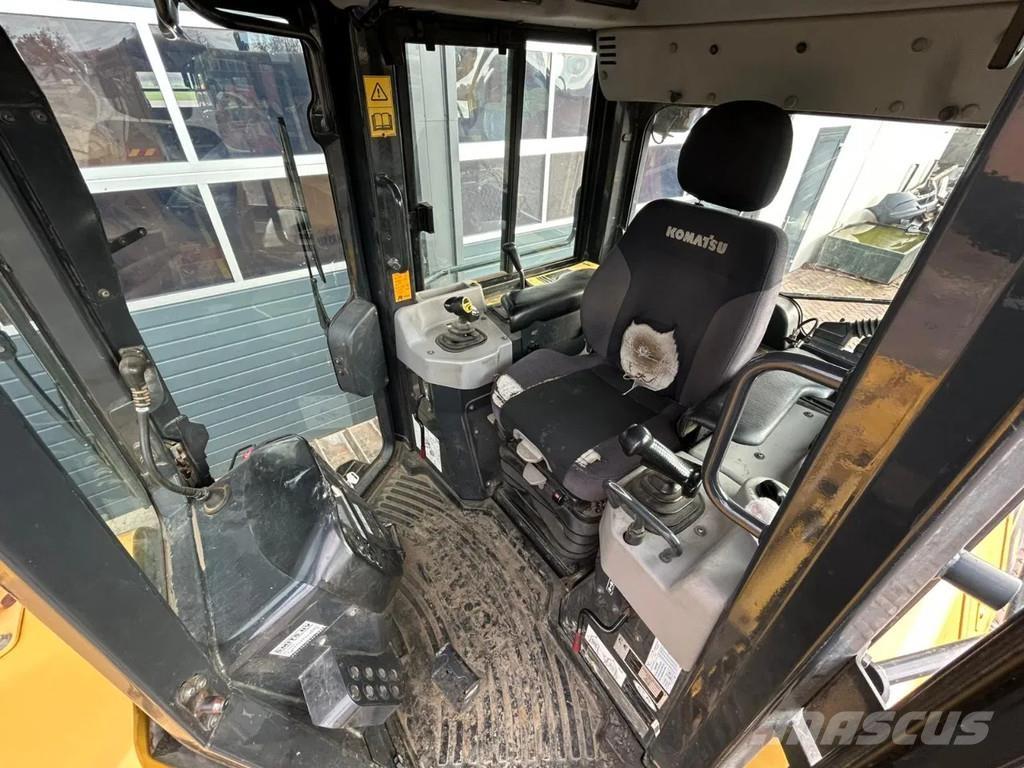 Komatsu D61PX-23 Buldozer sobre oruga