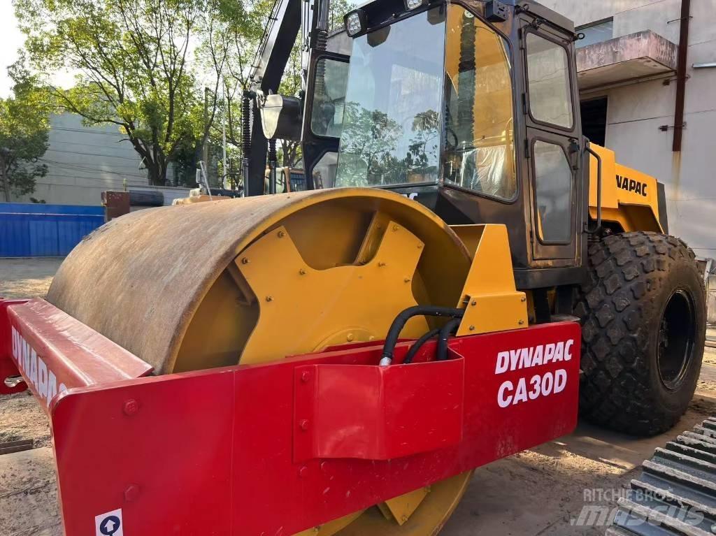 Dynapac CA 30 D Rodillos de un solo tambor