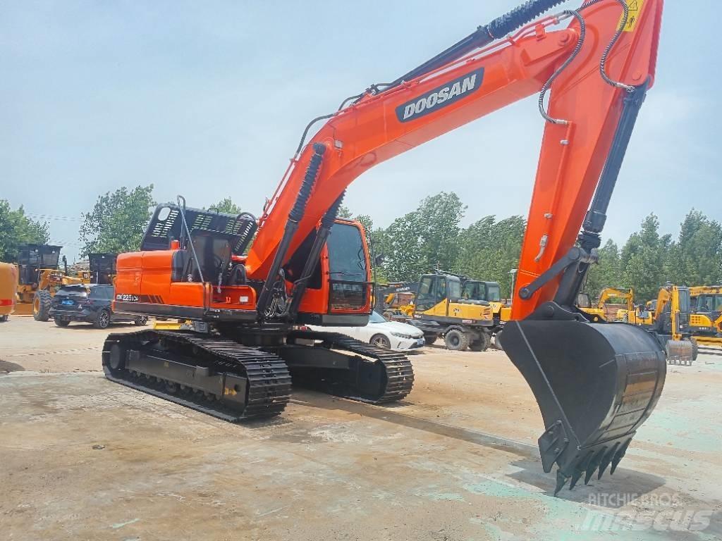 Doosan DX 225 Excavadoras de cadenas