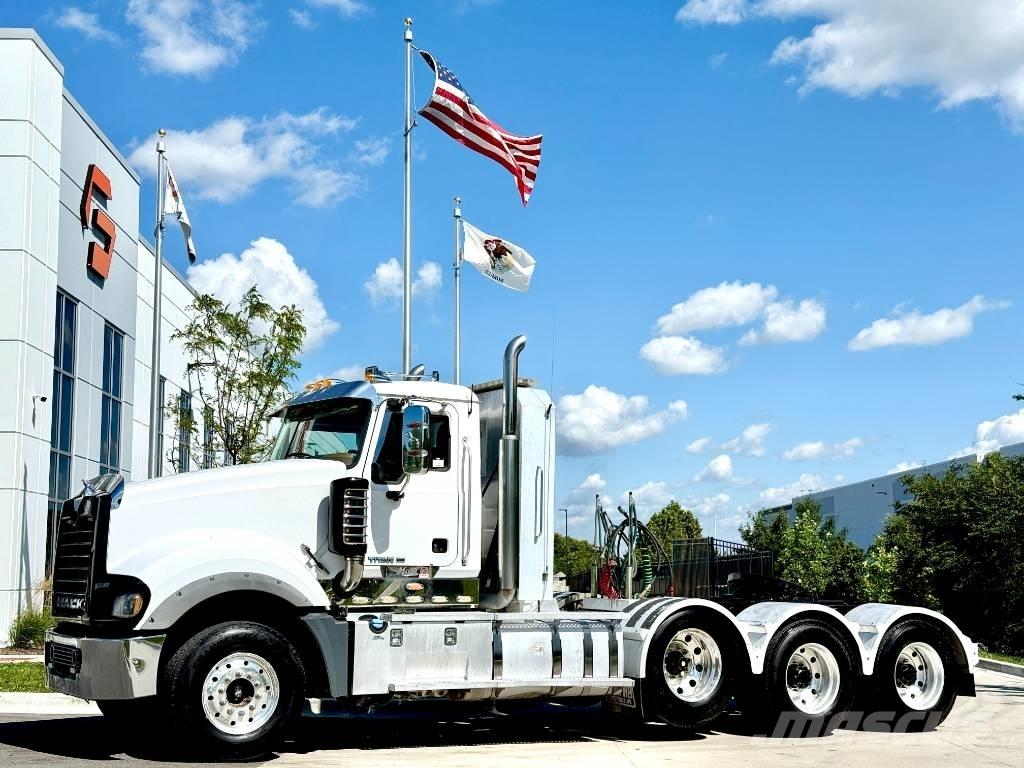 Mack Titan TD 713 Cabezas tractoras