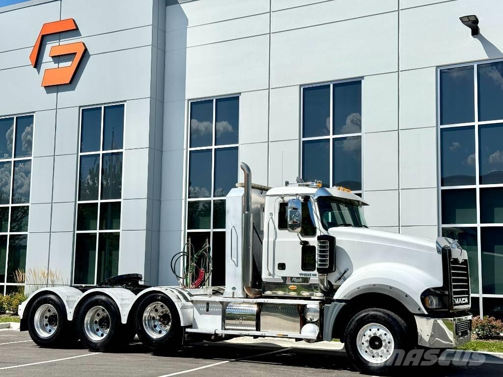 Mack Titan TD 713 Cabezas tractoras