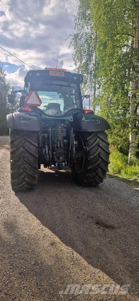 Valtra T194 versu Tractores