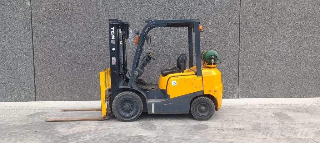 TCM FHG 25 T3 Carretillas LPG