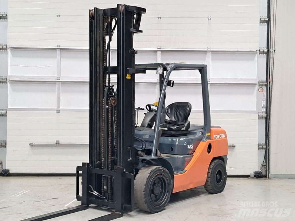 Toyota 02-8FDF30 Carretillas diesel