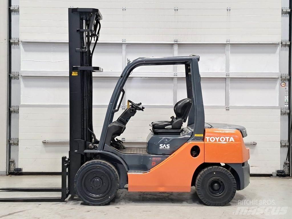Toyota 02-8FDF30 Carretillas diesel