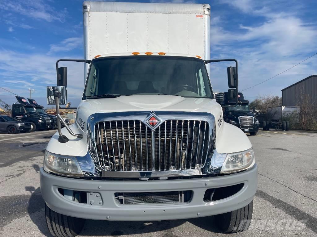 International 4300 Camiones caja cerrada