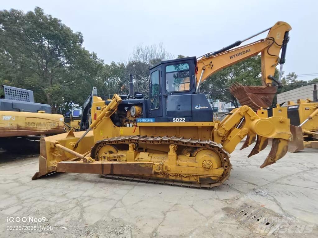 Shantui SD 22 Buldozer sobre oruga