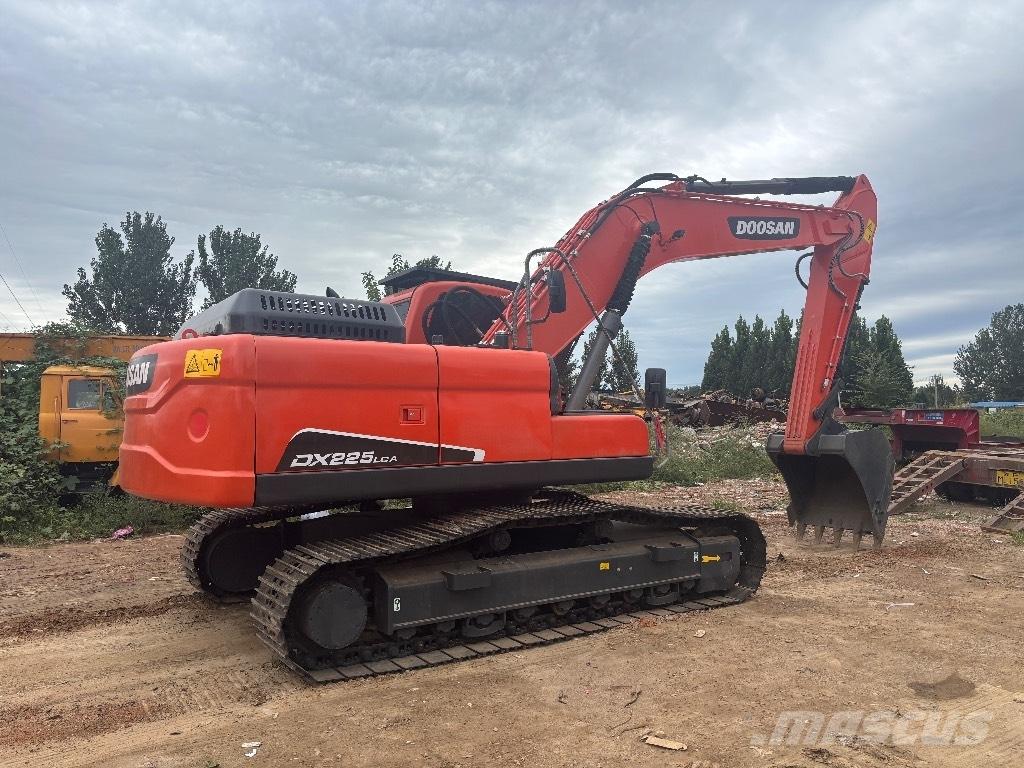 Doosan DX 225 LCA Excavadoras de cadenas