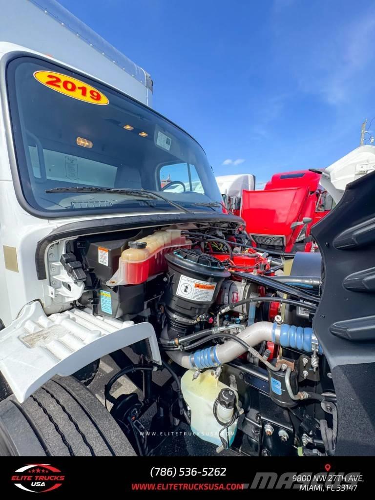 Freightliner M106 Camiones caja cerrada