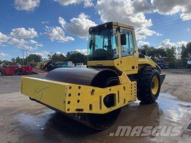 Bomag BW 216 DH-4i Rodillos de un solo tambor