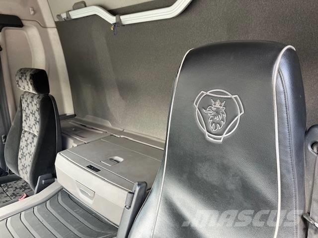 Scania P 370 Camión con caja abierta