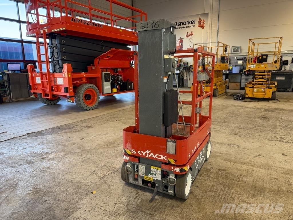 SkyJack SJ 16 Ascensores de personal y montacargas de acceso