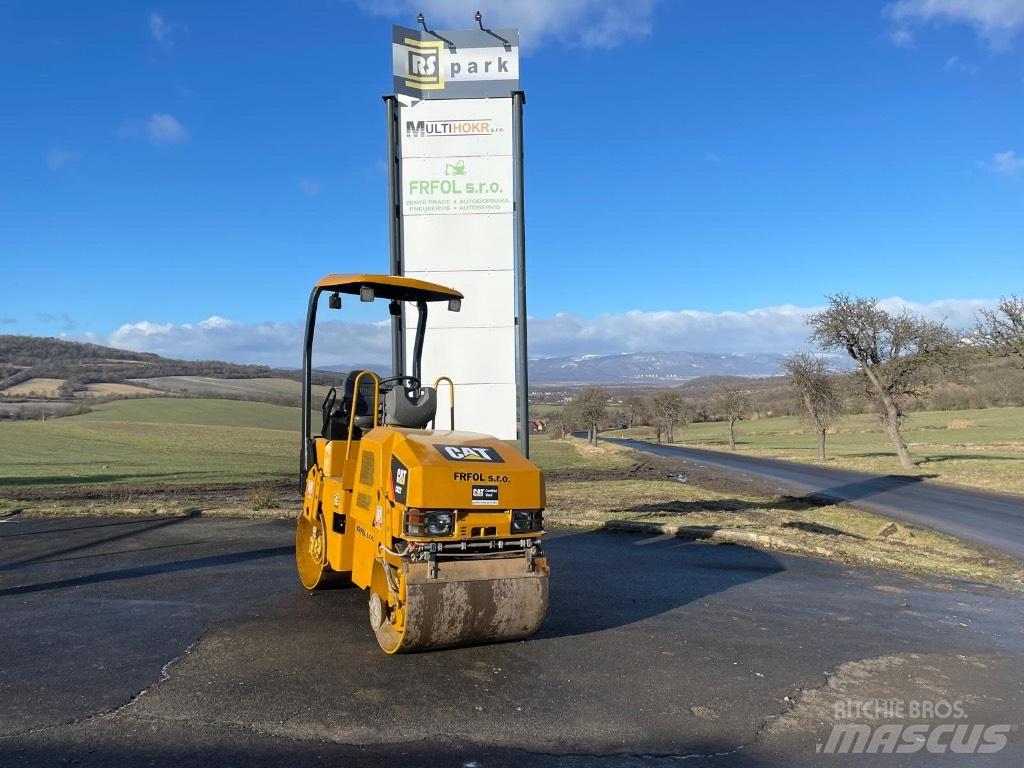 CAT CB 22 Minicargadoras
