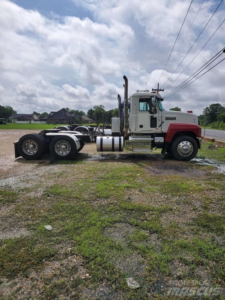 Mack P 164 T Camiones chasis