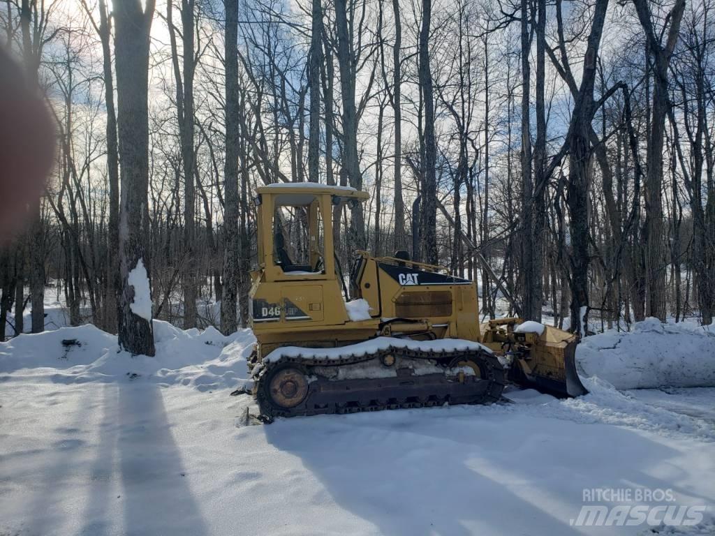 CAT D 4 G Buldozer sobre oruga