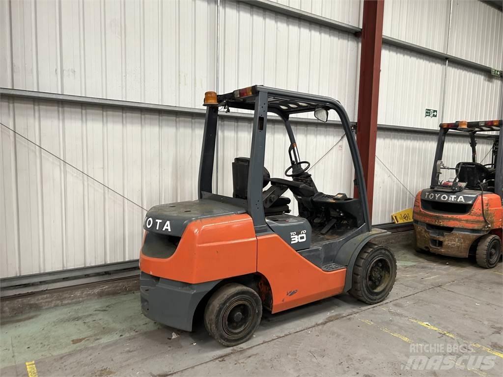 Toyota 02-8FDF30 Carretillas diesel