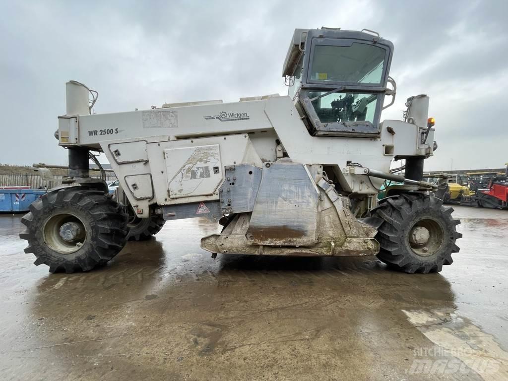 Wirtgen WR 2500S Equipos para la estabilización de suelos y reciclaje de asfalto