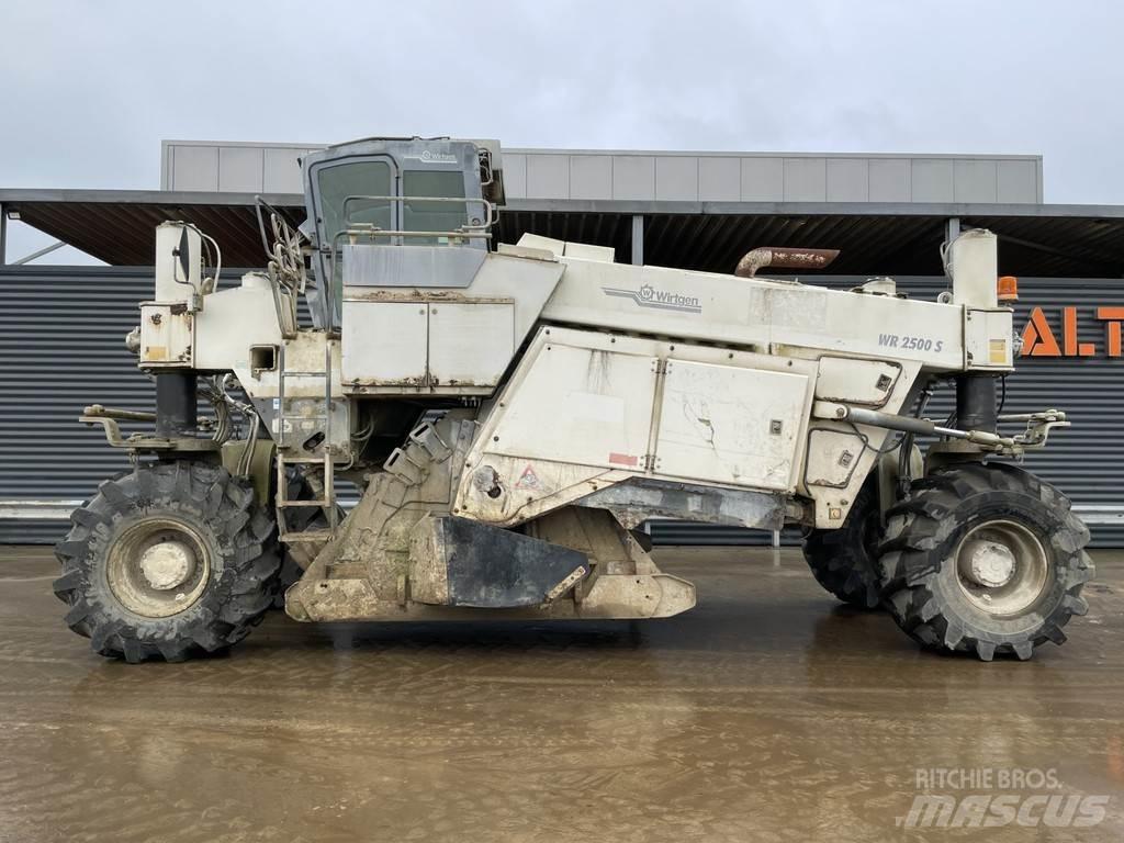 Wirtgen WR 2500S Equipos para la estabilización de suelos y reciclaje de asfalto