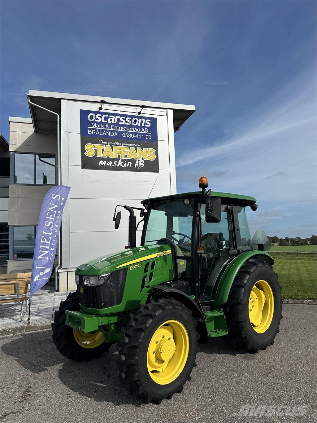 John Deere 5075 E Tractores