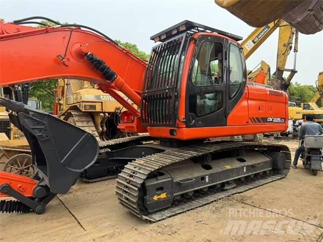 Doosan DX 225 LCA Excavadoras de cadenas