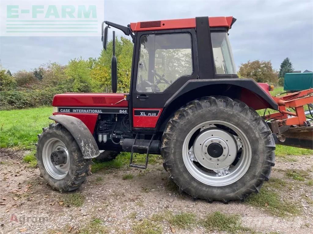 Case IH 844 a Tractores