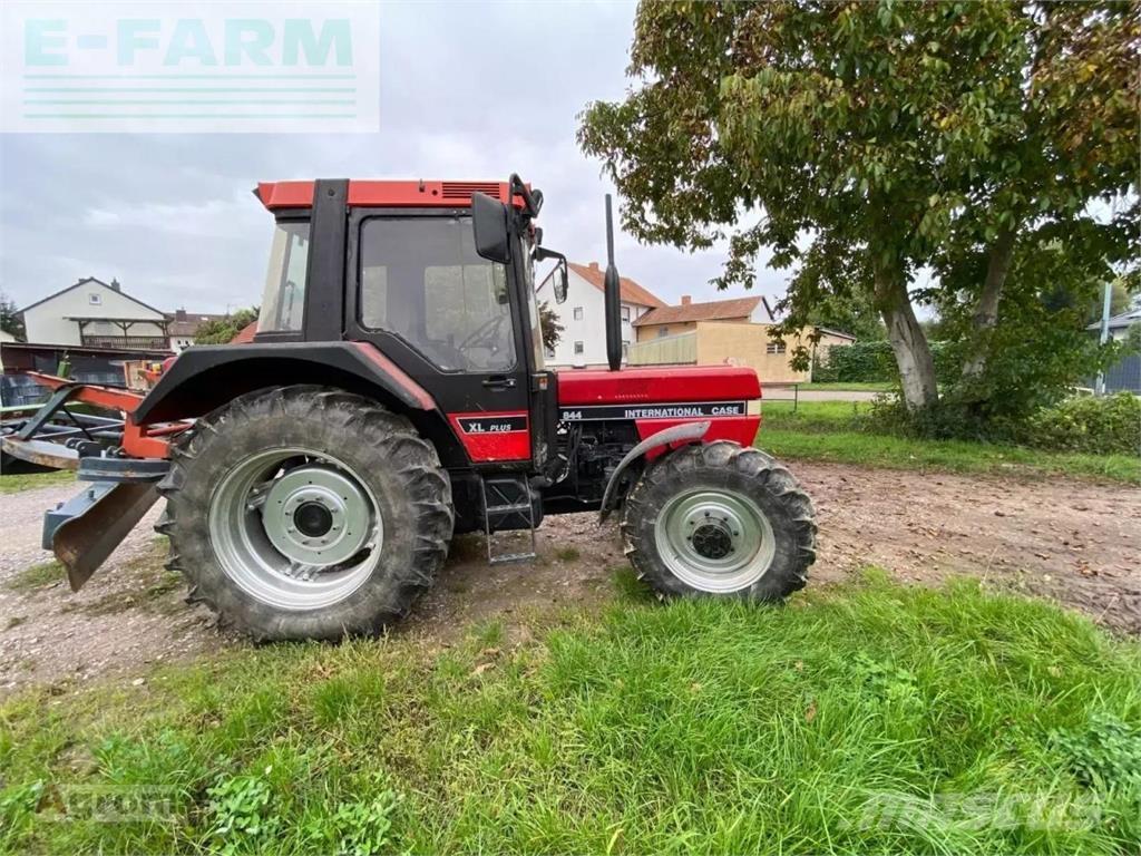 Case IH 844 a Tractores