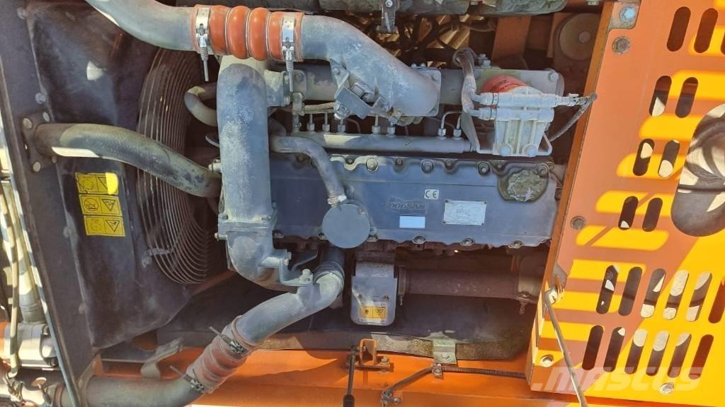 Doosan DX 225 Excavadoras de cadenas
