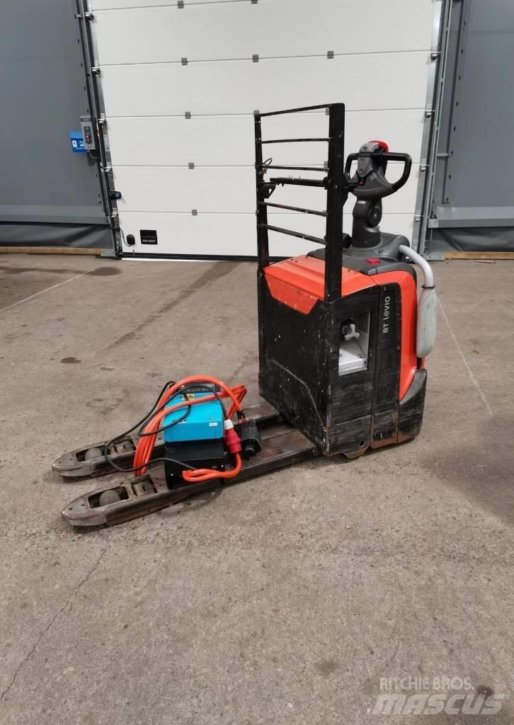 Toyota LPE200 Transpaletas Eléctricas con plataforma