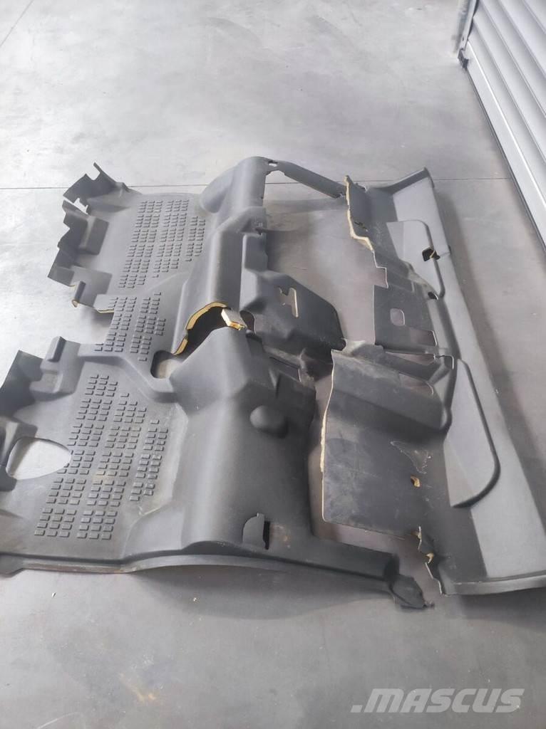 Nissan Floor Mat Cabinas e interior