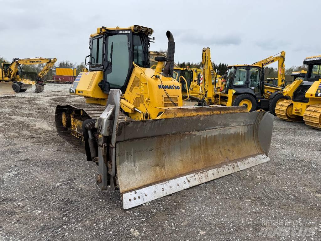 Komatsu D 61 PX-24 Buldozer sobre oruga