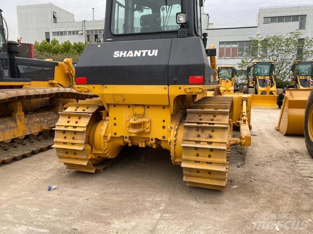 Shantui SD16 Buldozer sobre oruga