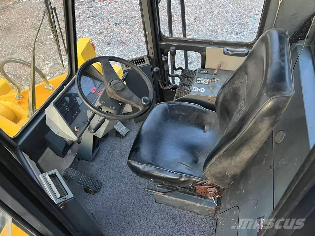 Komatsu WA 320-3 Cargadoras sobre ruedas