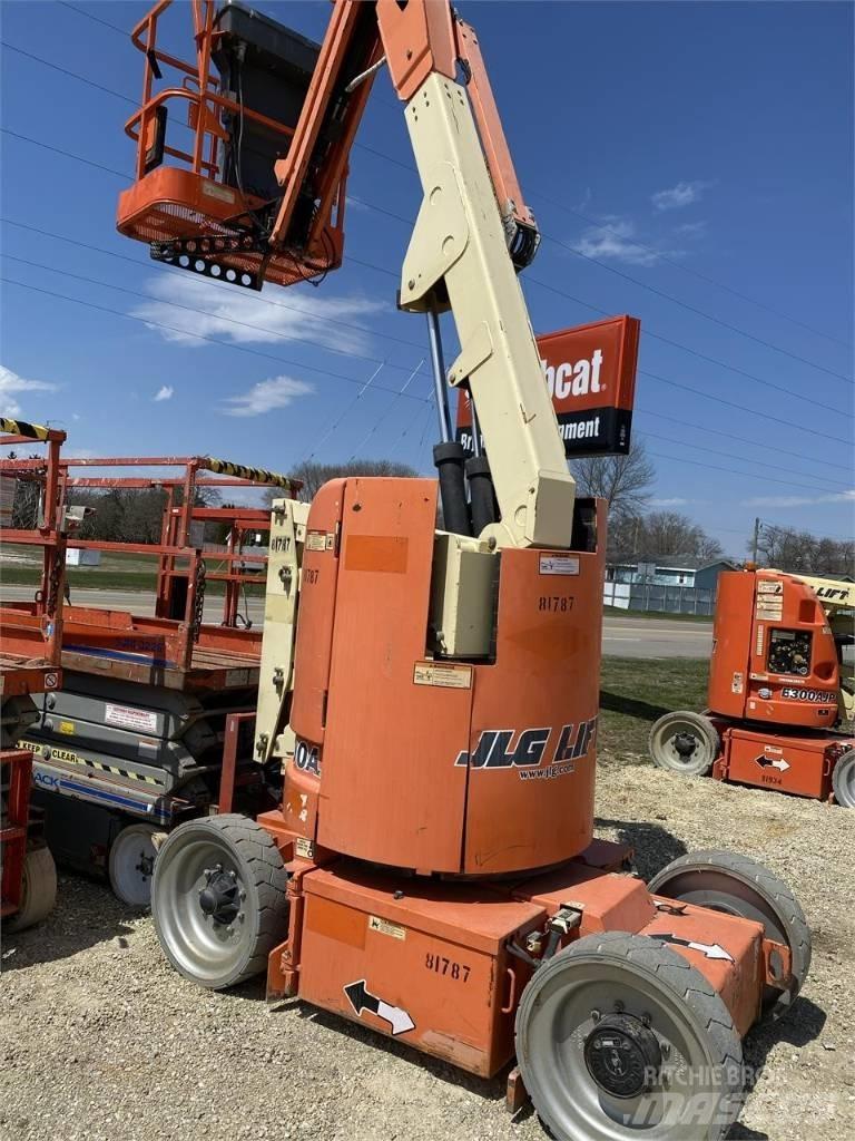 JLG E300AJP Plataforma de trabajo articulada