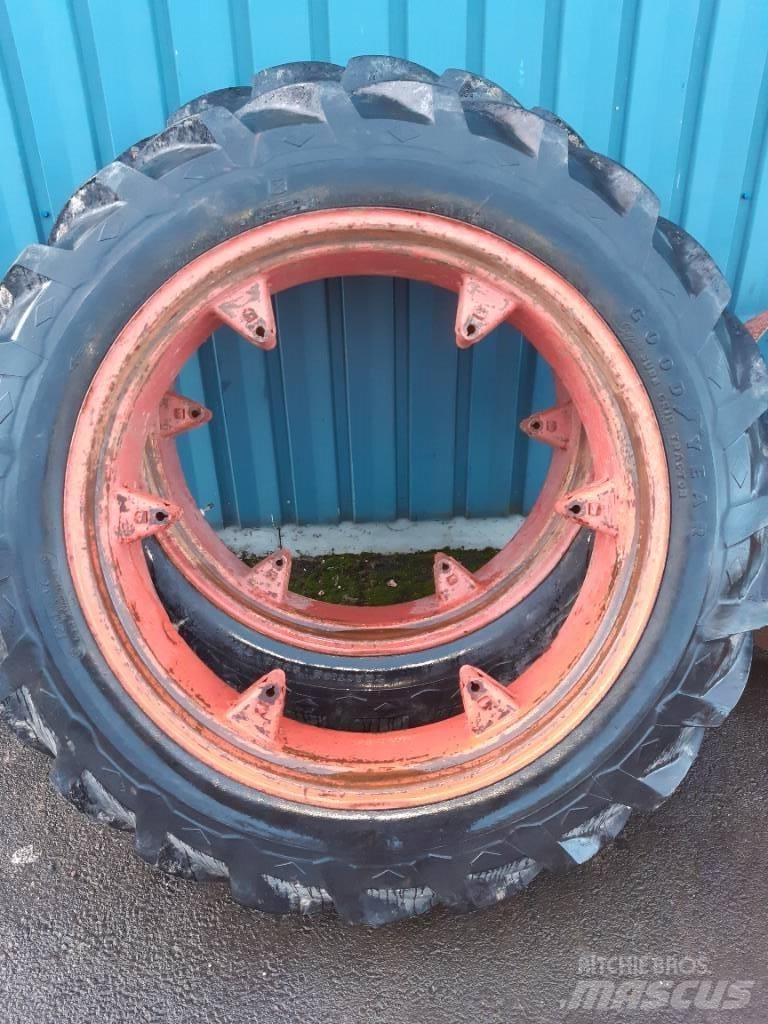 Goodyear 12.4-36 Neumáticos, ruedas y llantas