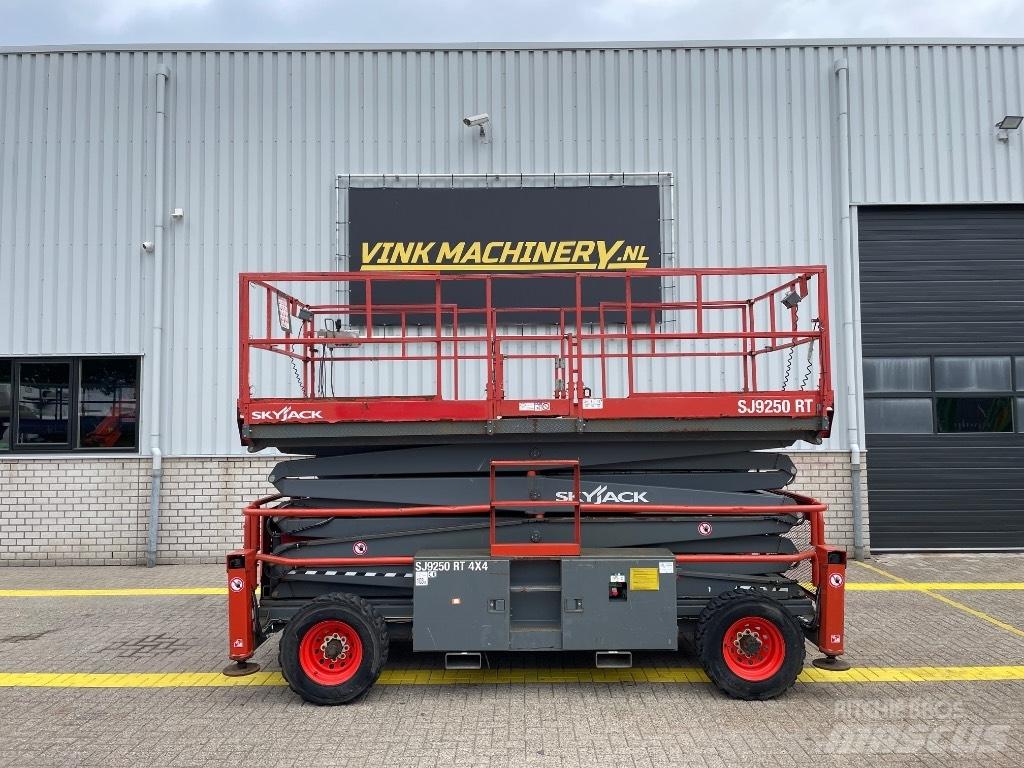 SkyJack SJ 9250 RT Plataformas tijera