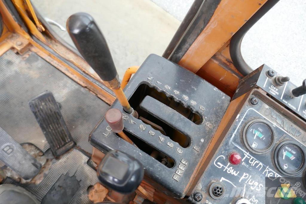 Mitsubishi MG300 Motoniveladoras