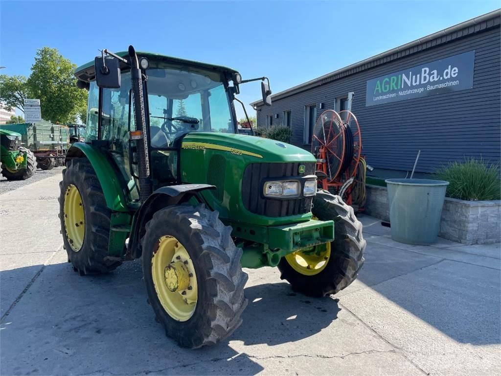 John Deere 5820 Tractores