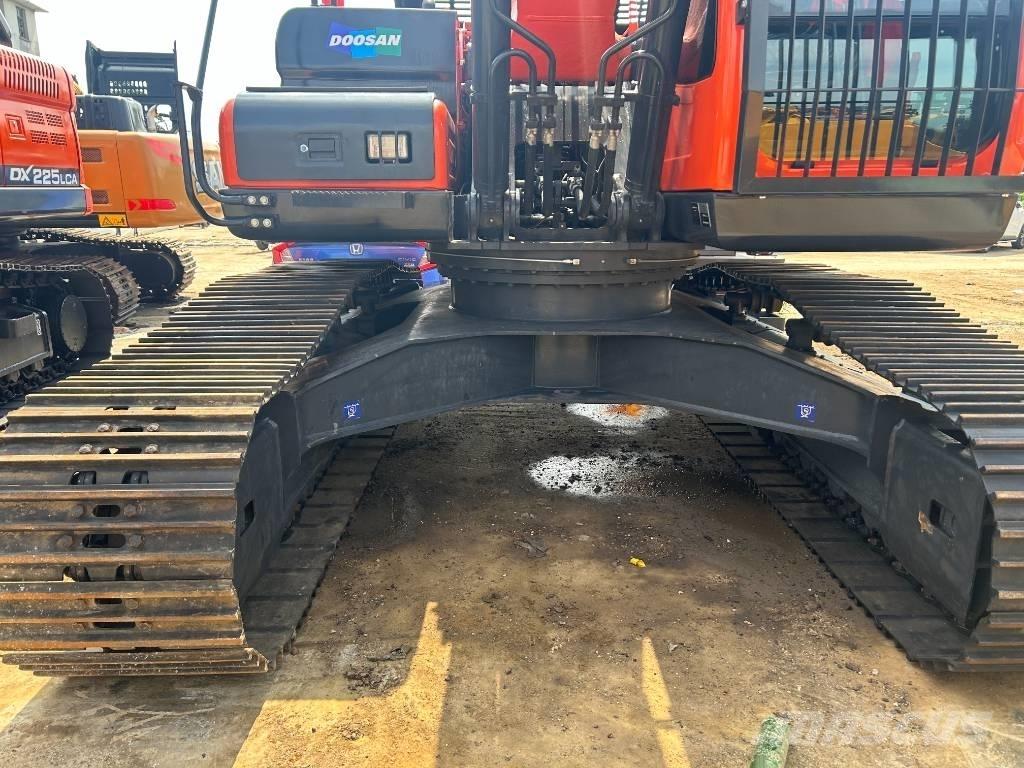 Doosan DX 225 LC Excavadoras de cadenas