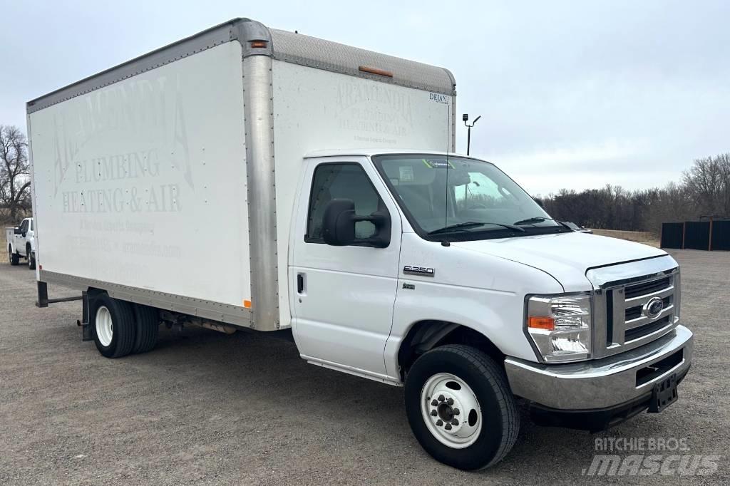Ford E 350 SD Camiones caja cerrada