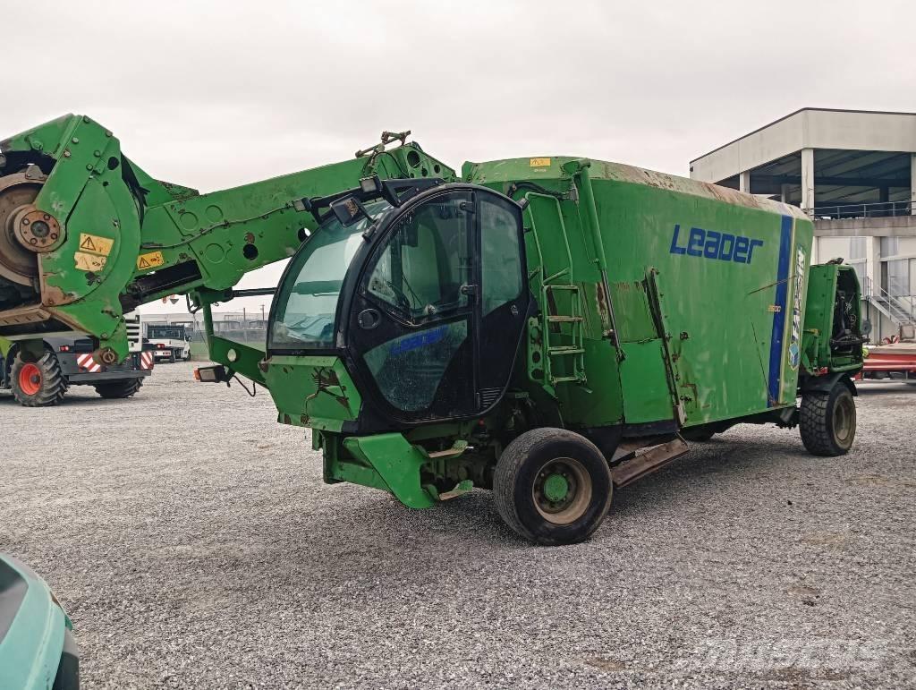 Faresin LEADER 2600 Mezcladoras distribuidoras