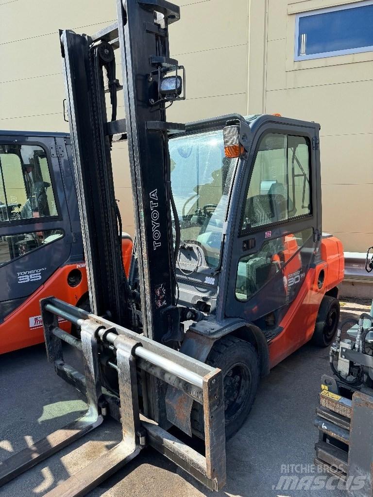 Toyota 02-8FDF30 Carretillas diesel