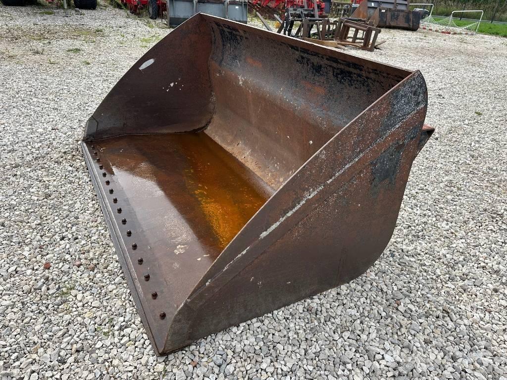 ŁYŻKA MANITOU 2,4 M Otros equipos de carga y excavación