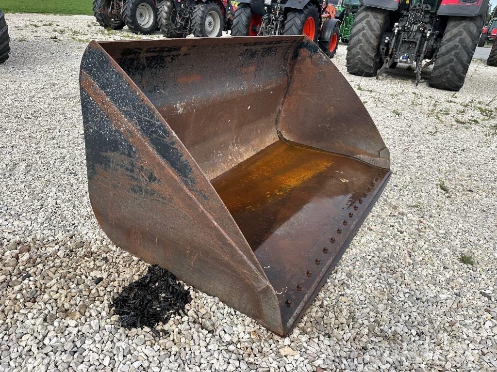 ŁYŻKA MANITOU 2,4 M Otros equipos de carga y excavación