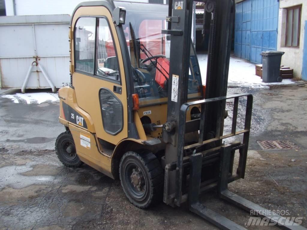CAT lift truck DP25N Carretillas diesel