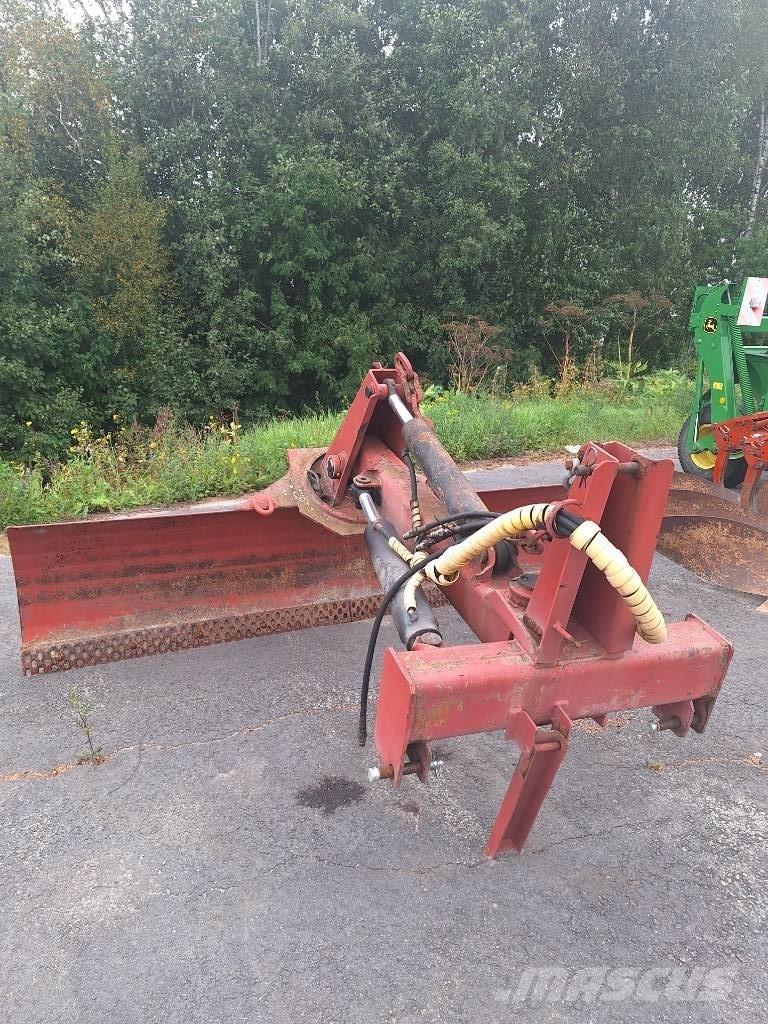 Vama 300 Rastras para caminos