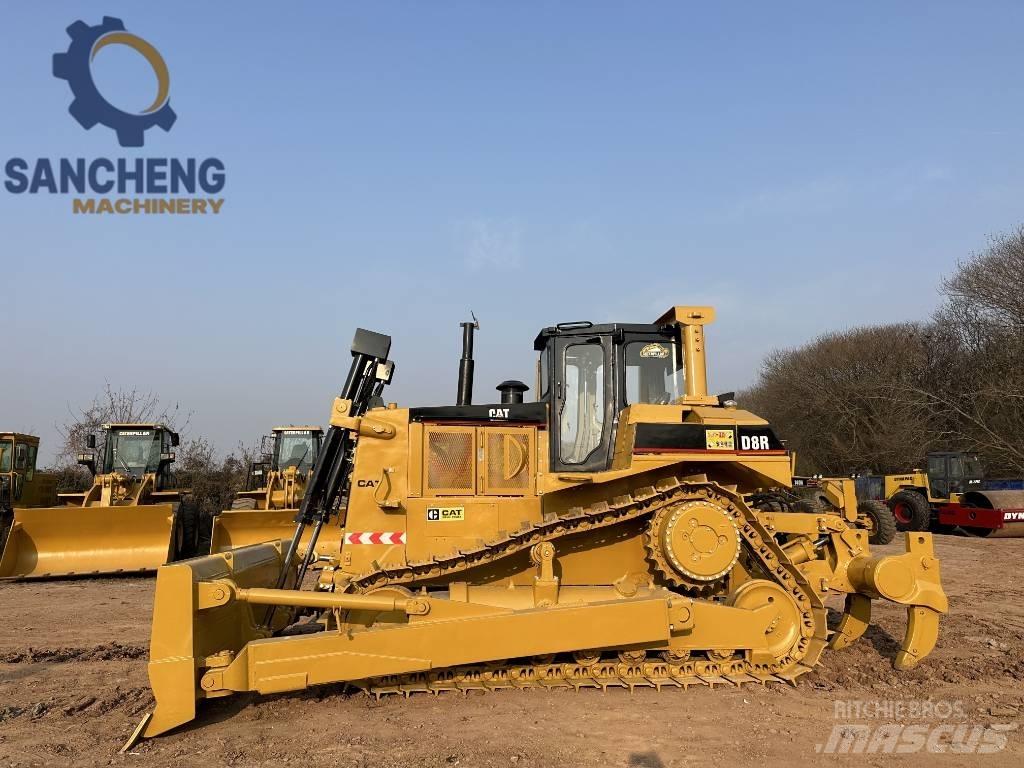 CAT D8R Buldozer sobre oruga