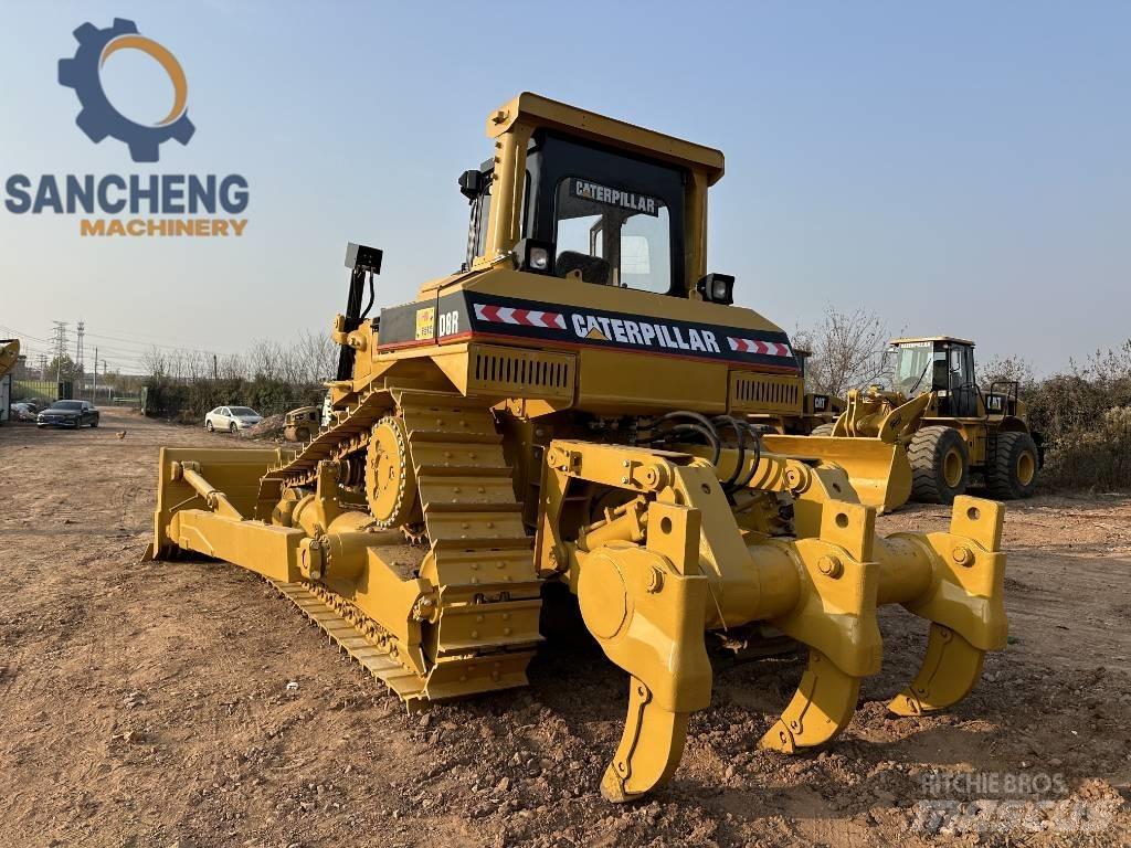 CAT D8R Buldozer sobre oruga